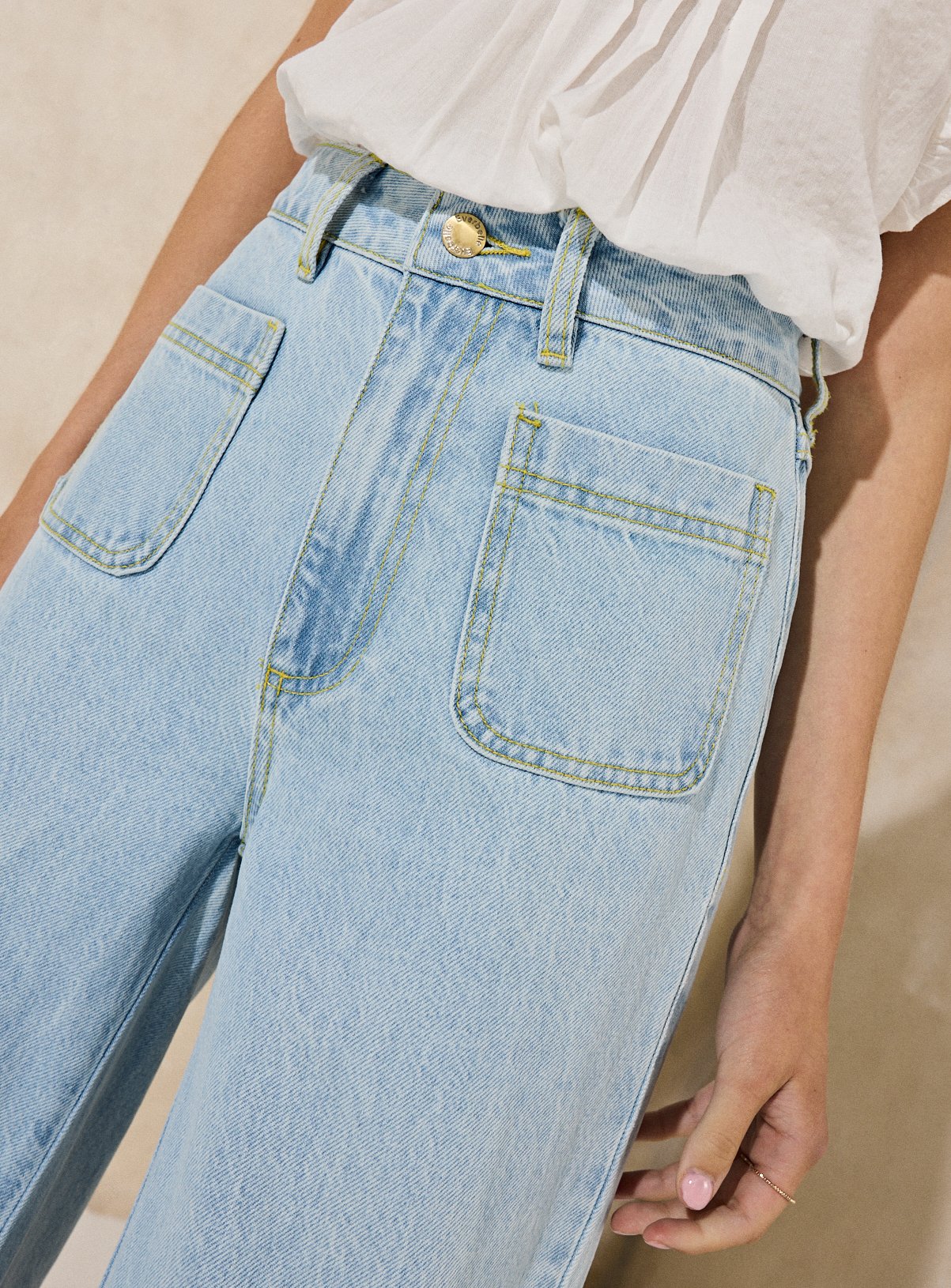 EVERBELLE Light Denim Patch Pocket Wide Leg Jeans 22 - Image 3 thumbnail